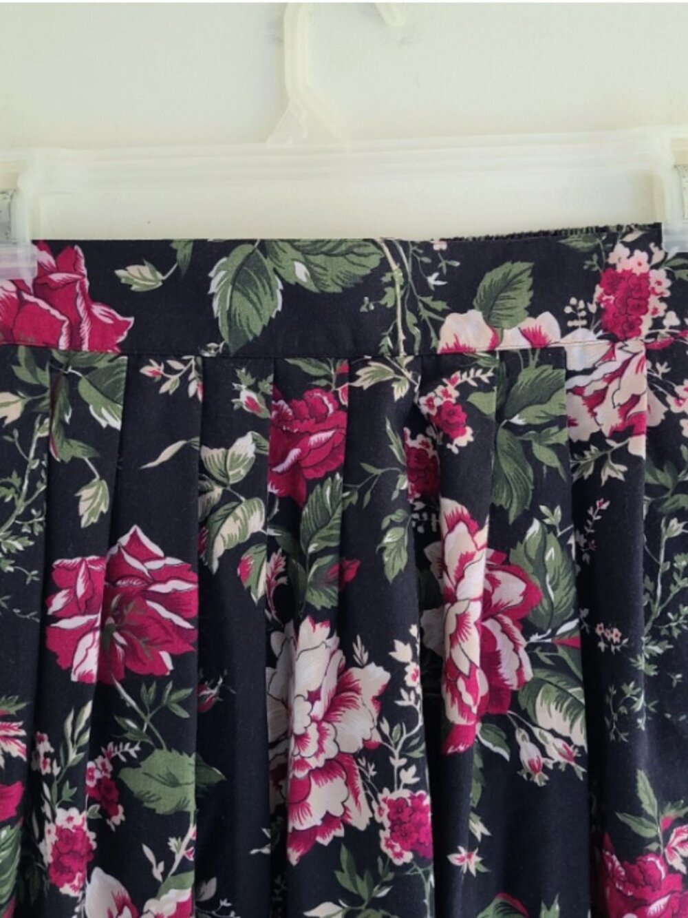 Vintage 80s Floral Midi Skirt 10 Waist 26" Pleated Dark Floral Forest Fairy